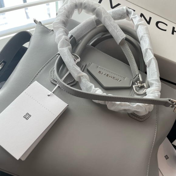 ❌SOLD❌ GIVENCHY small Soft ANTIGONA - Cloud Grey - Picture 6 of 16